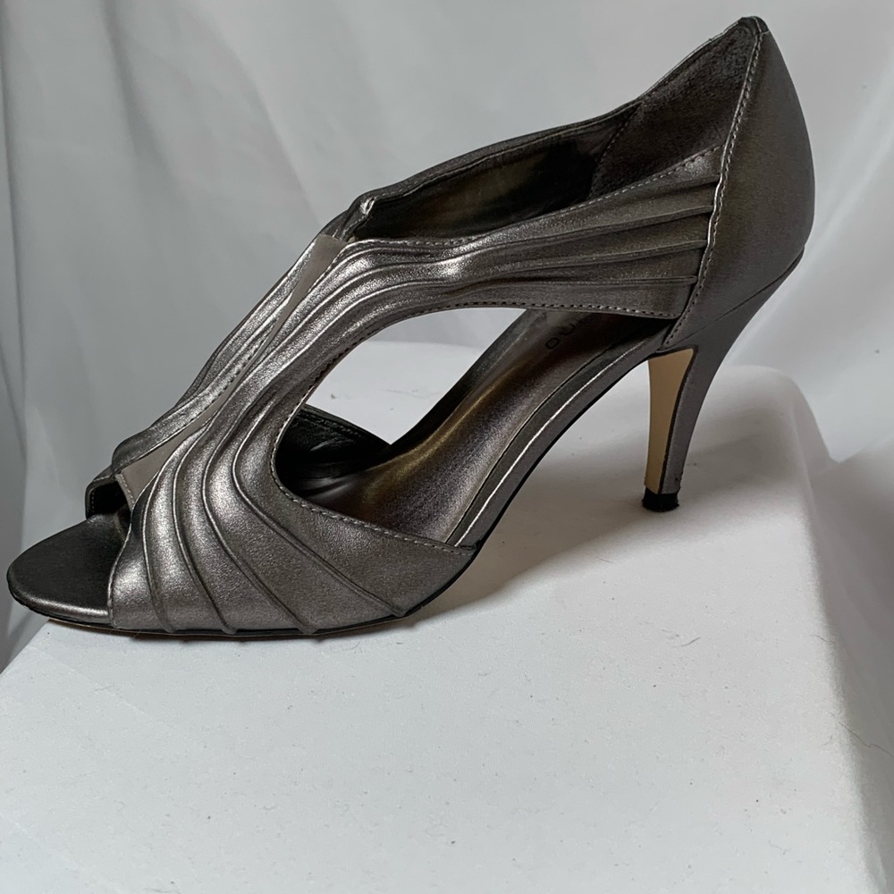 Ann Marino Silver heels size 7.5